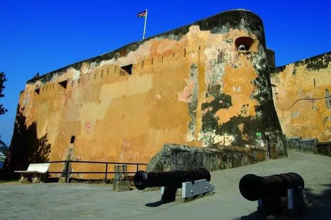 Besuchen Sie Fort Jesus in Mombasa. Sehr reich an Geschichte und Sie werden viel lernen